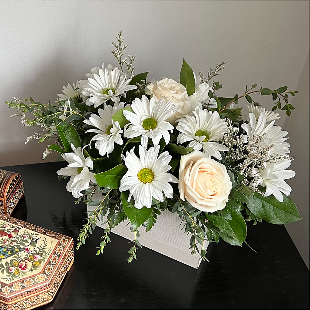 Fresh Linen Box Bouquet – Elite Flowers Of Hemet, Hemet CA