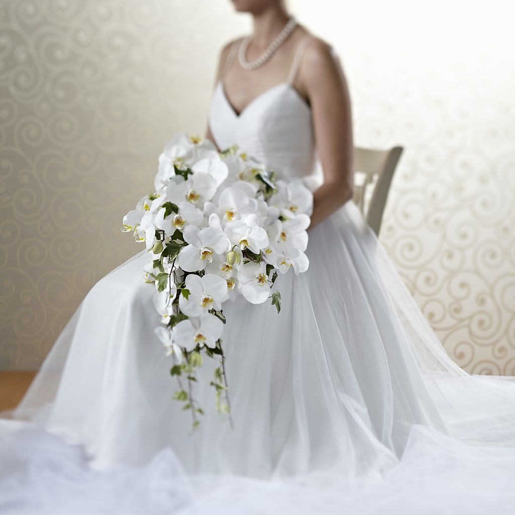 Classic White Bouquet – Elite Flowers Of Hemet, Hemet CA