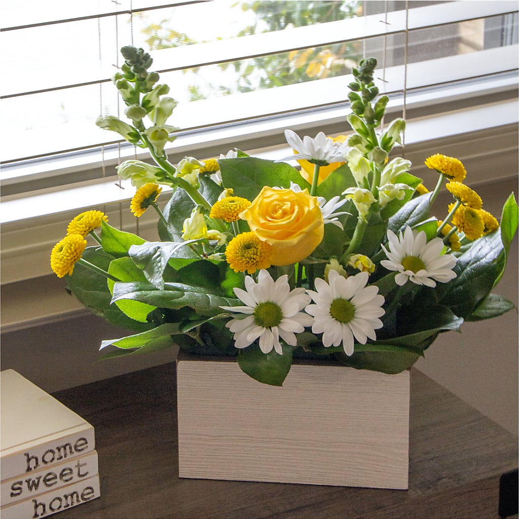 Sun Salutation Box Bouquet –  Elite Flowers Of Hemet, Hemet CA